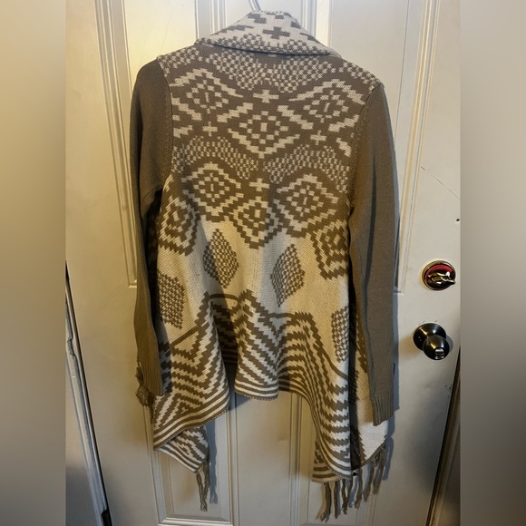 Urban Heritage | Medium Boho Sweater - Picture 3 of 6